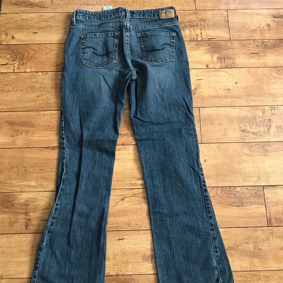 👖Levi’s Low Rise Bootcut Jeans 👖 - Picture 2 of 5